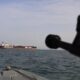 دشمن پس از تحمل خسارت از تنگه هرمز فرار کرده است