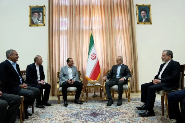 دیدار پزشکیان با فرمانده ارتش پاکستان/ عاصم منیر با چه پیامی به تهران آمد؟ دیدار پزشکیان با فرمانده ارتش پاکستان/ عاصم منیر با چه پیامی به تهران آمد؟