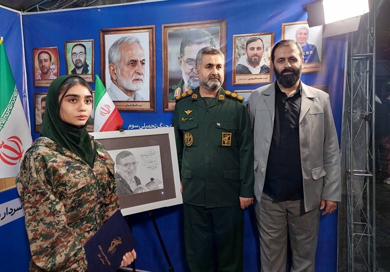 روایتی از ستایش دهه نودی و سودای کشیدن چهره رهبر آسمانی روایتی از ستایش دهه نودی و سودای کشیدن چهره رهبر آسمانی
