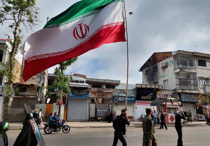 روایتی از ستایش دهه نودی و سودای کشیدن چهره رهبر آسمانی روایتی از ستایش دهه نودی و سودای کشیدن چهره رهبر آسمانی