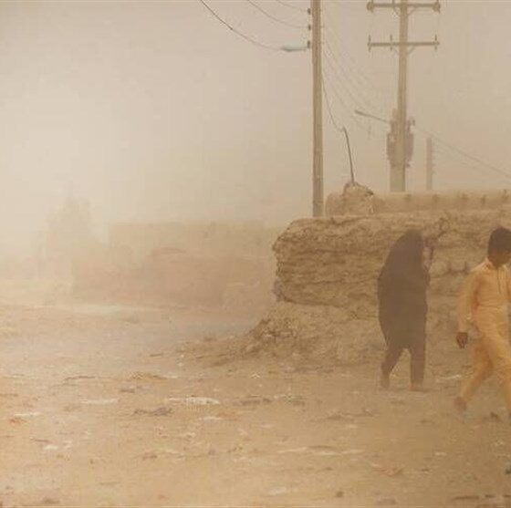سرعت طوفان گردوخاک سیستان از مرز 100 کیلومتر بر ساعت گذشت