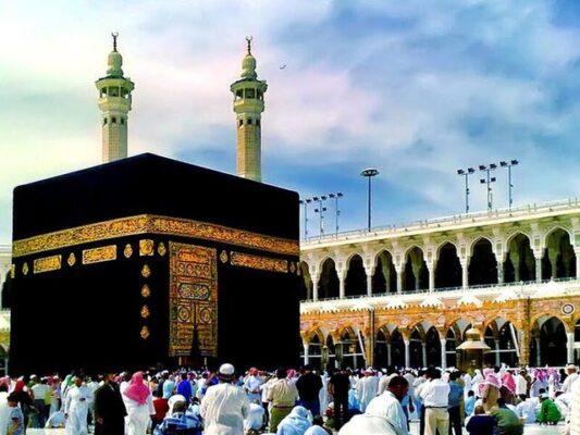 «سعی صفا و مروه» در حج، نماد تلاش مستمر انسان در میان بیم و امید است