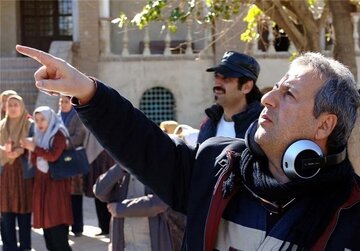 شبها میان مردم میگردم تا قصهای برای ساخت پیدا کنم شبها میان مردم میگردم تا قصهای برای ساخت پیدا کنم