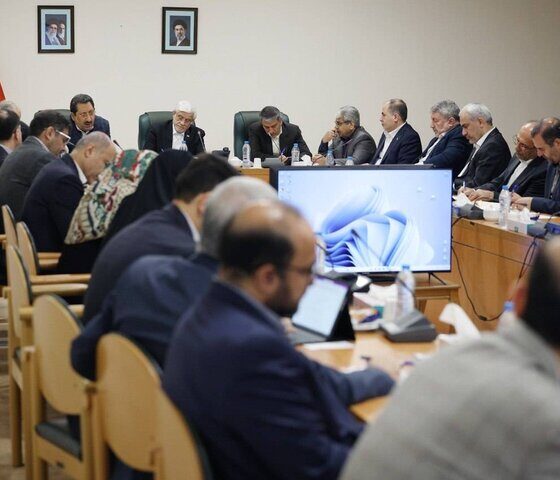 عارف: هیچ کس منکر وجود گرانی در بازار نیست