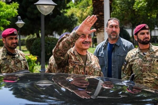 عاصم منیر وارد تهران شد عاصم منیر وارد تهران شد