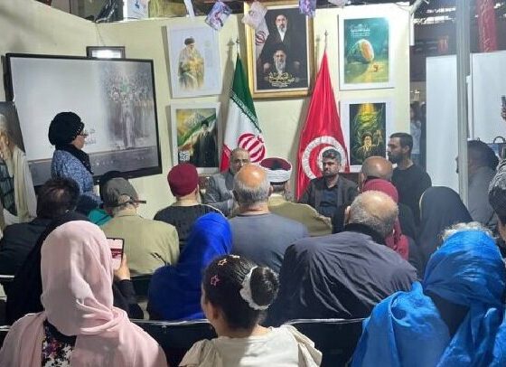 عرضه کتاب ترجمه زندگینامه رهبر شهید انقلاب به زبان عربی در تونس