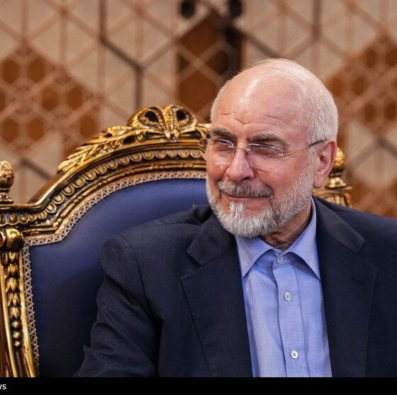 قوه قضائیه زیر بمباران و تهدید دشمن صیانت از حقوق ملت را رها نکرد