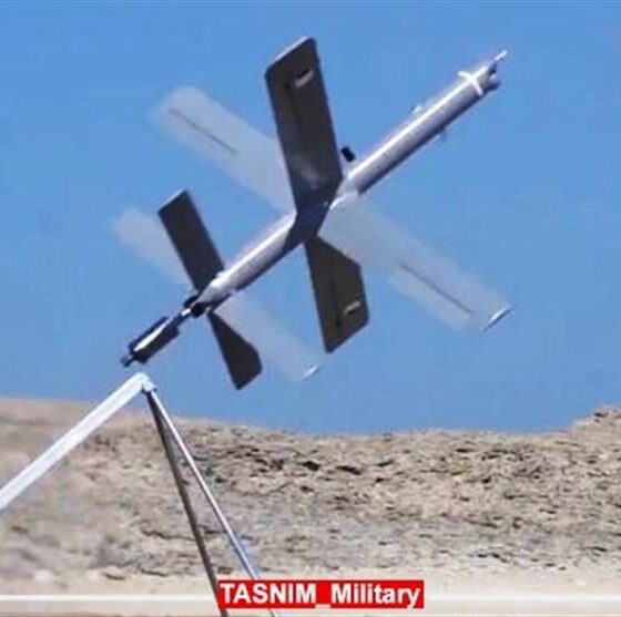 منابع مطلع به تسنیم: هدف گرفتن 3 ناوشکن آمریکایی در تنگه هرمز