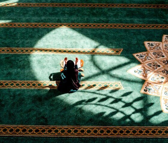 منطق الهیاتی جنگ رمضان از نگاه ادیان توحیدی تا بعثت مردمی