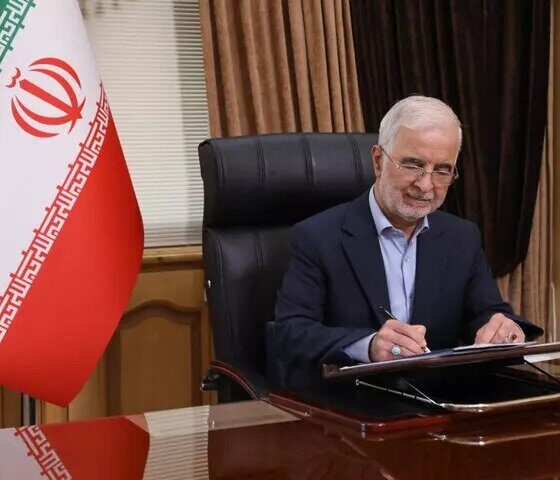 مومنی: ملت ایران در برابر تهدید دشمنان استوار ایستاده است
