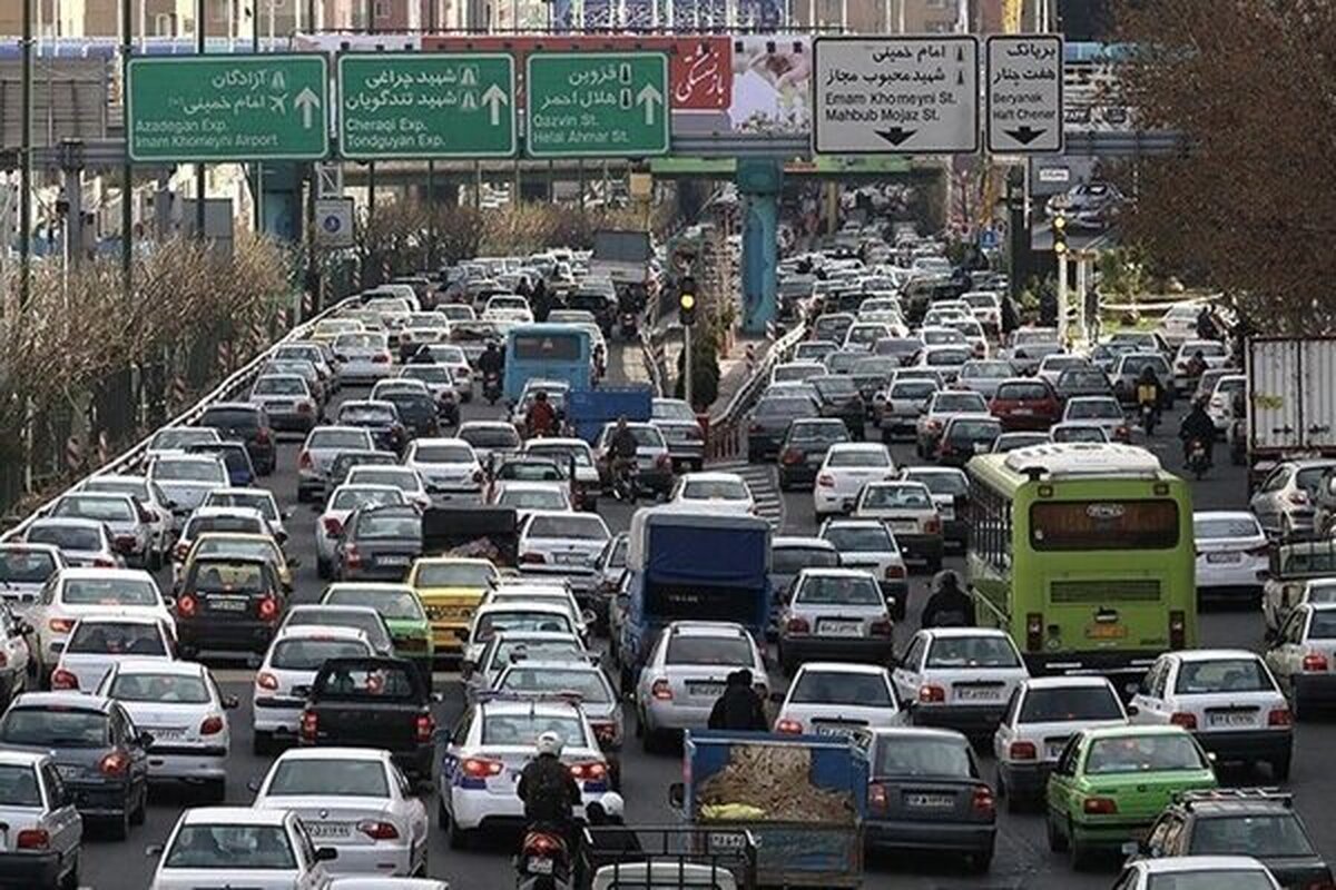 وضعیت ترافیک معابر و بزرگراه‌های تهران / ترافیک سنگین در کدام بزرگراه‌ها گزارش شده است؟