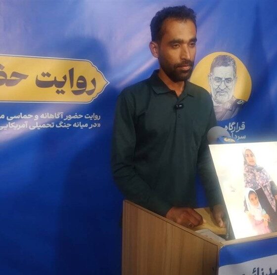 پدر شهدای دانش‌آموز میناب: صحنه را خالی نکنیم