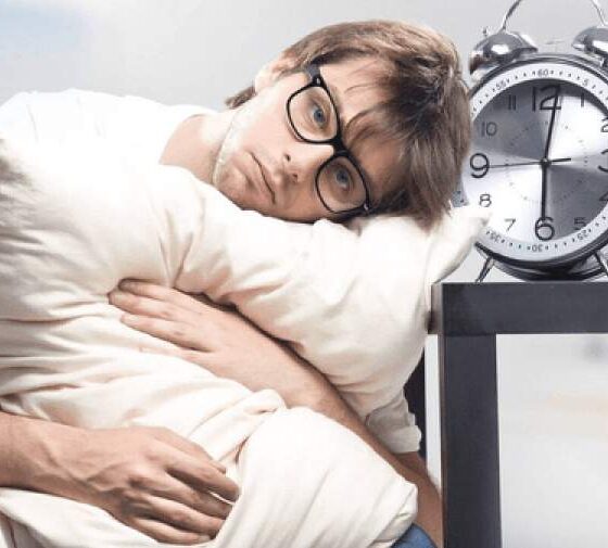 چرا بی دلیل ساعت ۴ صبح بیدار می‌شویم؟