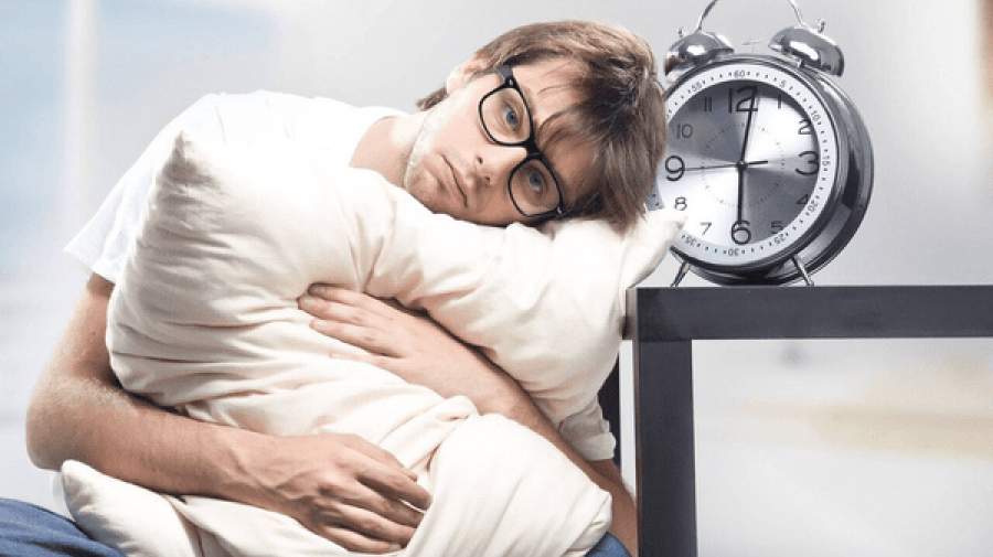 چرا بی دلیل ساعت ۴ صبح بیدار میشویم؟ چرا بی دلیل ساعت ۴ صبح بیدار میشویم؟