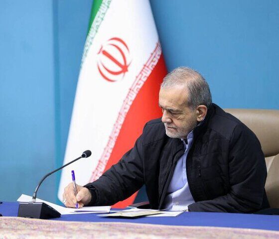 کنایه رئیس جمهور با اشاره به قدمت ۴۵۰۰ ساله نام ایران