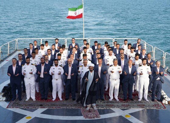 گرامیداشت شهدای قرآنی ناوشکن دنا در فرهنگسرای قرآن