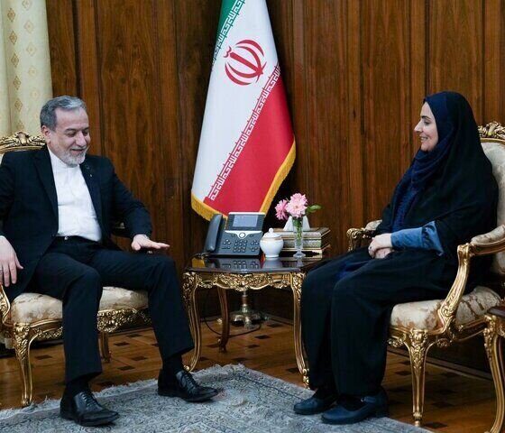 گفتگوی صادق و عراقچی درباره توسعه همکاری‌های مشترک دو وزارتخانه