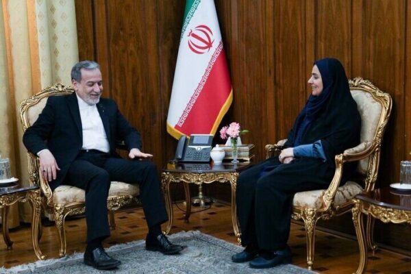 گفتگوی صادق و عراقچی درباره توسعه همکاریهای مشترک دو وزارتخانه گفتگوی صادق و عراقچی درباره توسعه همکاریهای مشترک دو وزارتخانه