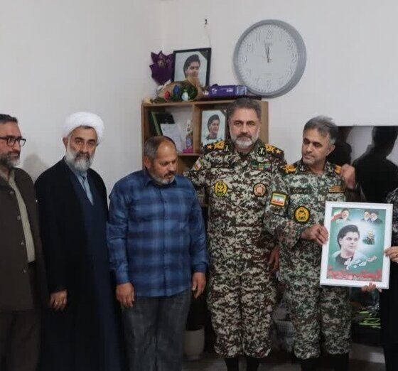 امیر سرتیپ الهامی با خانواده شهید احمد حسین‌نژاد دیدار کرد