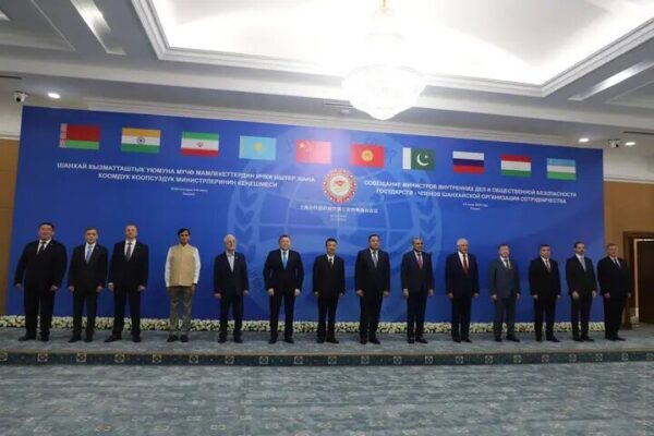 بازگشت وزیر کشور به تهران پس از سفر به قرقیزستان بازگشت وزیر کشور به تهران پس از سفر به قرقیزستان