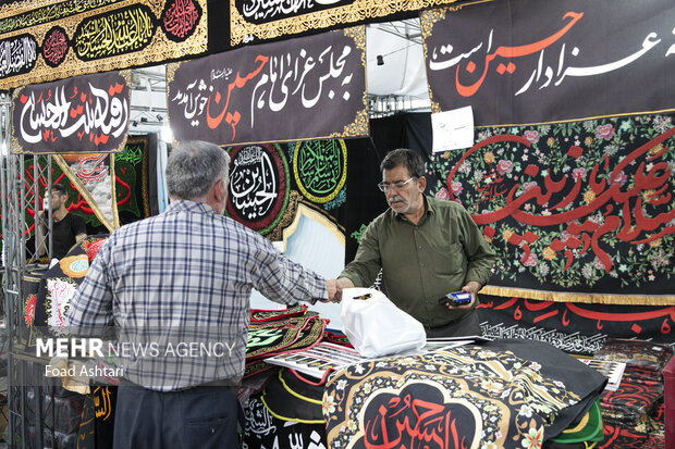 برگزاری آئین سیاه پوشان شهر تهران؛ عطر سیب در میدان امام‌ حسین برپا شد