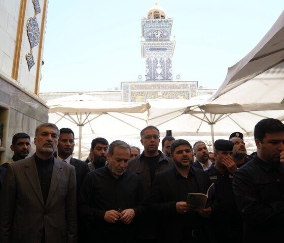 تشرف عراقچی به حرم مطهر حضرت امیرالمومنین (ع)