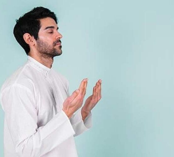تنها ۵ دقیقه دعا به کاهش درد و اضطراب کمک می‌کند!