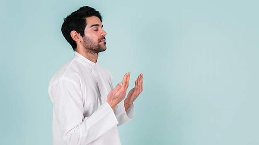 تنها ۵ دقیقه دعا به کاهش درد و اضطراب کمک می‌کند!