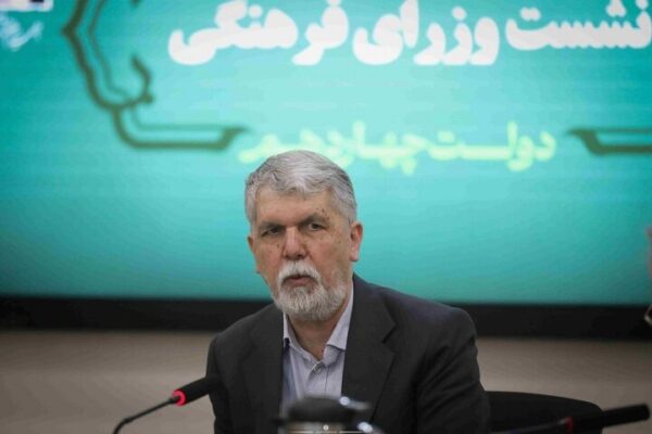 جامعه ایرانی با تکیه بر دینداری و مقاومت سرمایهای عظیم برای کشور است جامعه ایرانی با تکیه بر دینداری و مقاومت سرمایهای عظیم برای کشور است