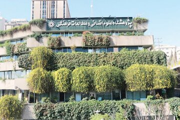 حاشیه‌های یک انتصاب؛ کسی برکنار نشده دوره مدیریتی تمام شد/ زیبنده نظام اسلامی نیست که به یک جابجایی مدیریتی برچسب سیاسی زده شود