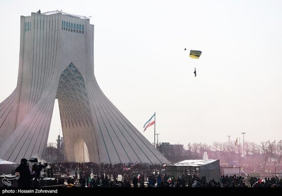 حالوهوای تهران پس از جنگ تحمیلی سوم/ روایت شهری زخمی اما زنده! حالوهوای تهران پس از جنگ تحمیلی سوم/ روایت شهری زخمی اما زنده!