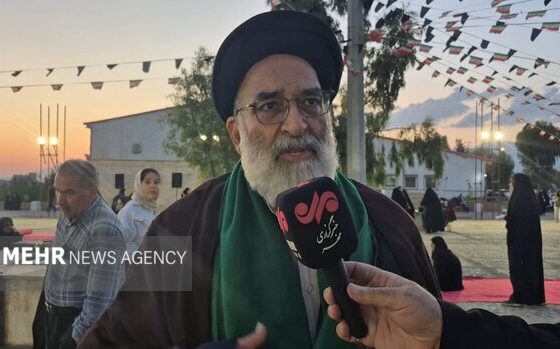 حجت الاسلام محمودی: شهدای ۱۵ خرداد غریبانه شهید و دفن شدند