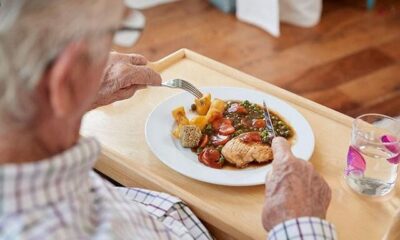 خوردن غذا در ساعات پایانی شب چه بلایی سر روده می آورد؟