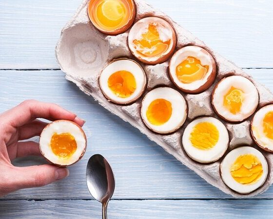 زرده تخم‌مرغ: منبع غنی لوتئین و گزانتین برای سلامت چشم