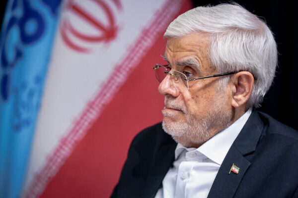 عارف: امضای تفاهم مرهون راهبردهای پدر شهیدتان و رهبری شماست عارف: امضای تفاهم مرهون راهبردهای پدر شهیدتان و رهبری شماست