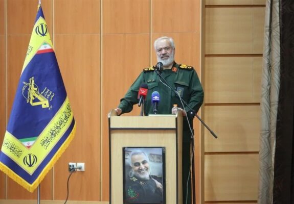 فدوی: در آستانه پیروزی بزرگی در برابر آمریکا قرار داریم فدوی: در آستانه پیروزی بزرگی در برابر آمریکا قرار داریم