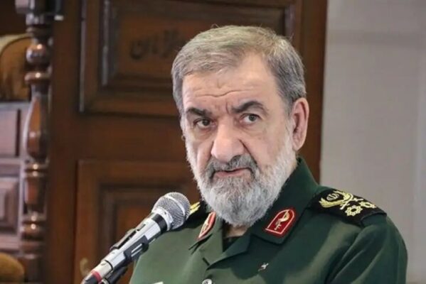 محسن رضایی: محکم پای متحدمان حزب‌الله ایستاده‌ایم