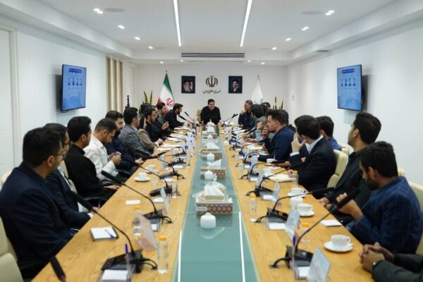 مخبر: بازسازی صنایع پس از جنگ باید به شکلی فناورانه انجام شود مخبر: بازسازی صنایع پس از جنگ باید به شکلی فناورانه انجام شود