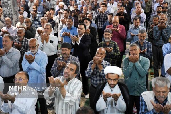 نمازجماعت باشکوه ظهرعاشورا در شهرری برگزارمی شود نمازجماعت باشکوه ظهرعاشورا در شهرری برگزارمی شود