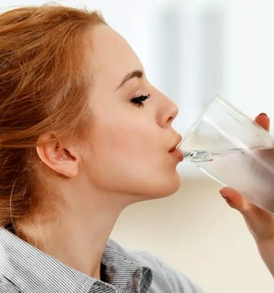 نوشیدن آب کافی؛ راهکاری ساده برای پیشگیری از سنگ کلیه و حفظ سلامت بدن