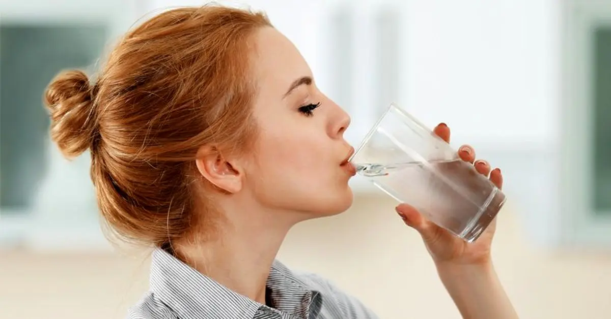 نوشیدن آب کافی؛ راهکاری ساده برای پیشگیری از سنگ کلیه و حفظ سلامت بدن