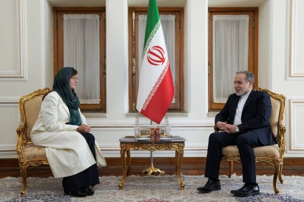 هماهنگ کننده مقیم سازمان ملل استوارنامه خود را تسلیم عراقچی کرد هماهنگ کننده مقیم سازمان ملل استوارنامه خود را تسلیم عراقچی کرد