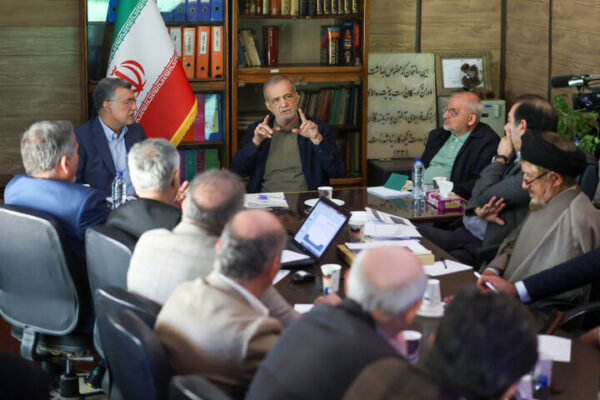 پزشکیان: حکمرانی سلامت از درمانمحوری به سلامت جامعهمحور تغییر کند پزشکیان: حکمرانی سلامت از درمانمحوری به سلامت جامعهمحور تغییر کند