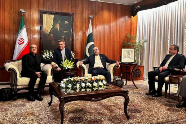 پزشکیان: قدردان تلاش شبانهروزی دولت پاکستان هستیم پزشکیان: قدردان تلاش شبانهروزی دولت پاکستان هستیم