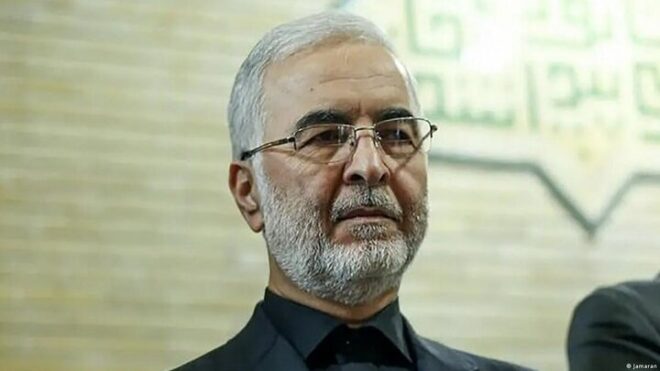 ادای احترام مومنی به شهدا و بنیانگذاران پاکستان ادای احترام مومنی به شهدا و بنیانگذاران پاکستان