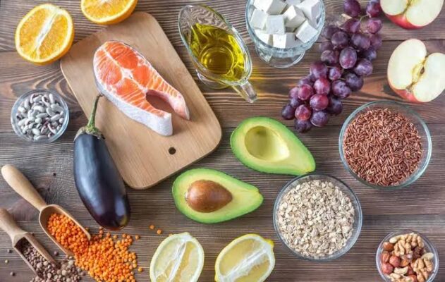 برای کاهش کلسترول چه بخوریم؟ راهنمای انتخاب غذاهای سالم برای کاهش کلسترول چه بخوریم؟ راهنمای انتخاب غذاهای سالم