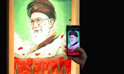 درهای شمالی و شرقی مصلی باز شده‌اند