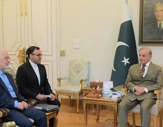 دیدار «مومنی» با نخست‌وزیر پاکستان در اسلام‌آباد