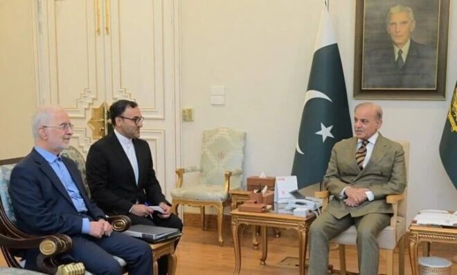 دیدار «مومنی» با نخستوزیر پاکستان در اسلامآباد دیدار «مومنی» با نخستوزیر پاکستان در اسلامآباد