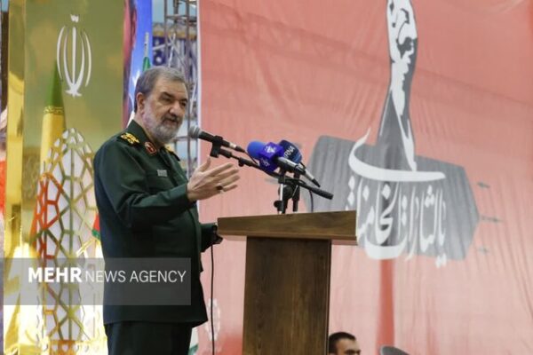 رضایی: انتقام پرونده جدید جنگ تحمیلی است؛ همراهی مردم سرمایه اصلی کشور رضایی: انتقام پرونده جدید جنگ تحمیلی است؛ همراهی مردم سرمایه اصلی کشور